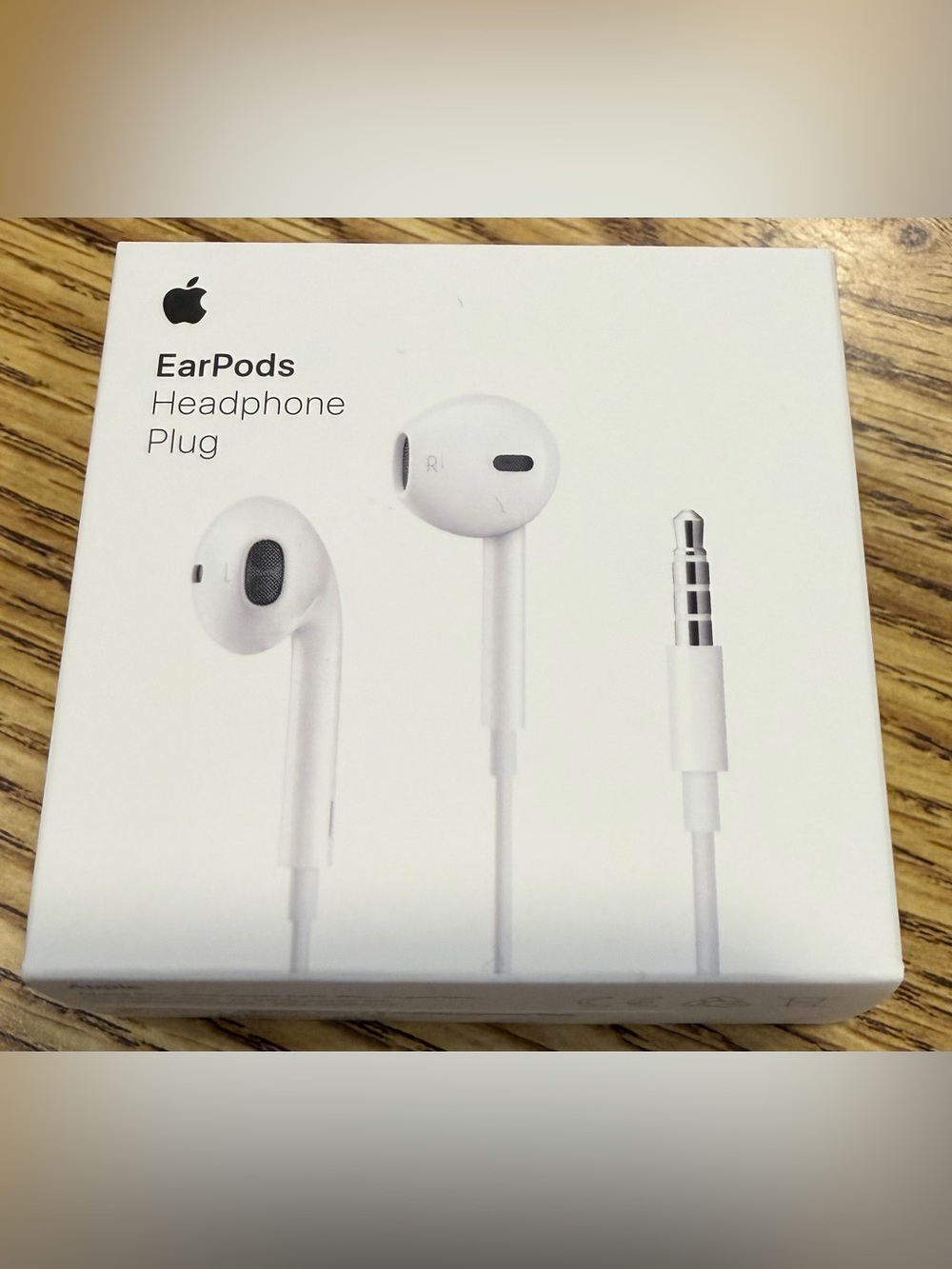 Apple EarPods with 3.5mm Plug — White
